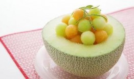 七七吃哈密瓜,甜蜜滋味与成长故事