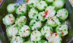 纳凉吃瓜照片真实,定格美好时光