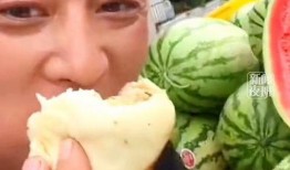 商场阿姨吃瓜,揭秘生活中的小确幸