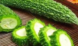 吃瓜容易胀肚吗,揭秘消暑美食的适量之道