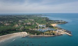 硇洲岛吃瓜,瓜果飘香，品味海岛风情