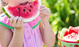 宝宝吃瓜有毒,家长需谨慎防范