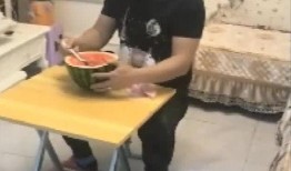 吃瓜妞的父亲,揭秘背后不为人知的故事