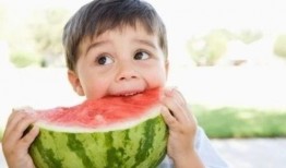 贝宝吃瓜的样子,表情包界的“瓜王”诞生记