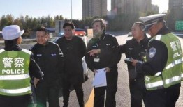 罗平交警吃瓜事件视频,网络热议背后的真相与反思