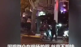 吃瓜男生拍照诡异